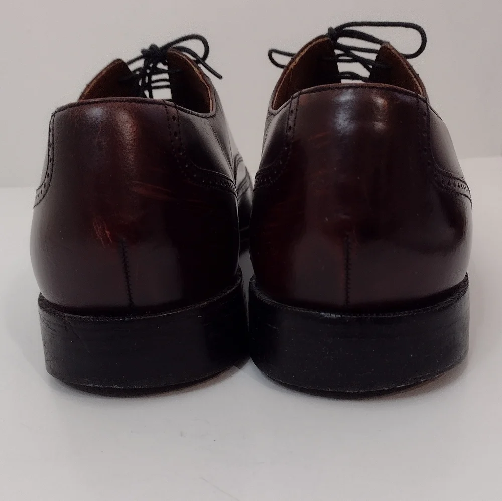 Bostonian Dark Brown Leather Oxfords Size (9.1/2)